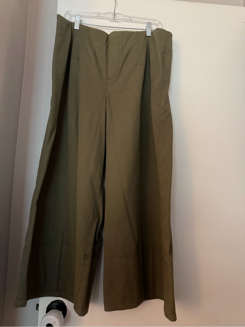 Spanx 1X Petite Olive Green Cropped Pants